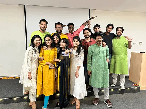 JustWravel team 